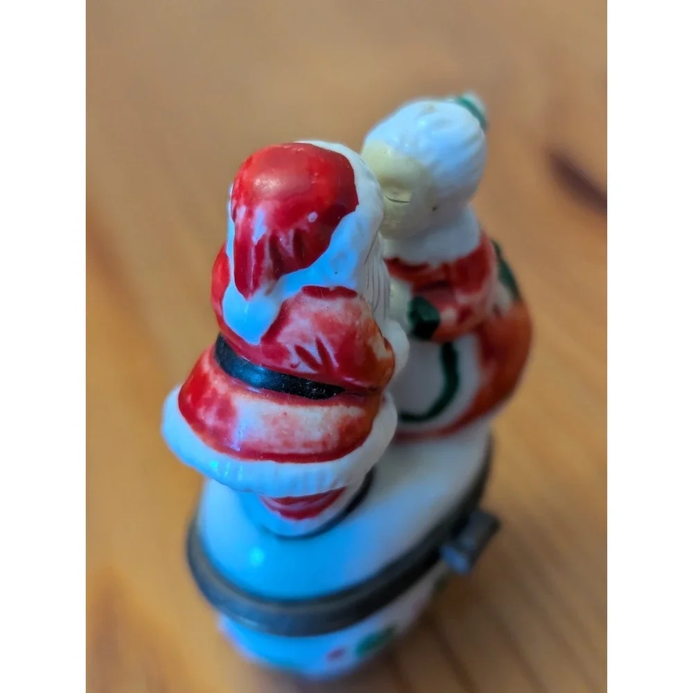 Vintage Classic Porcelain Kissing Santa & Mrs. Claus Hinged Trinket Box Mini